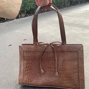 Elegant Brown Crocodile-Embossed Women's Bag